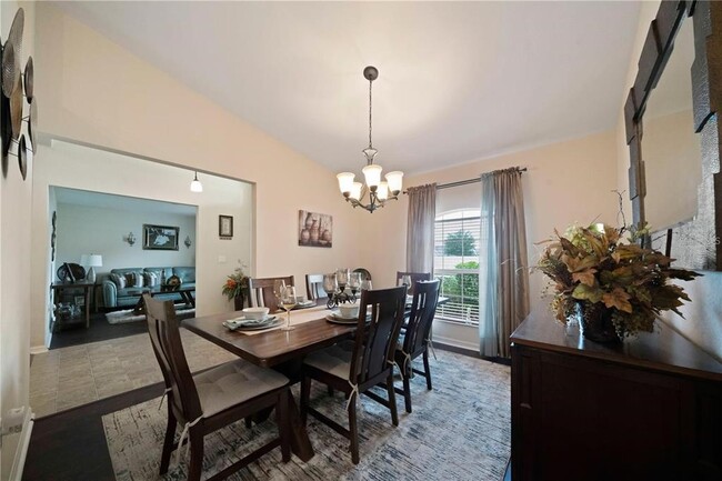 Photo - 6518 Crescent Loop