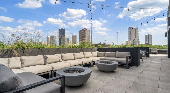 Photo - 1135 W Winona St