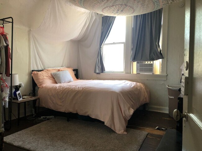 Photo - 5 BR / 2 BA House Near Bryan Park - Availa...