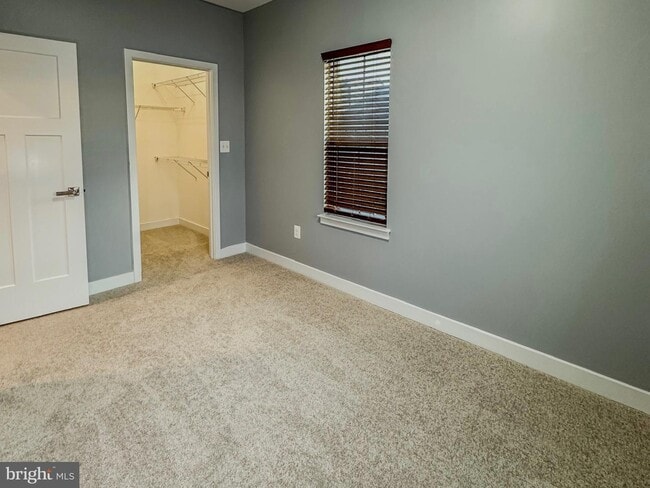 Photo - 601 Colindale St