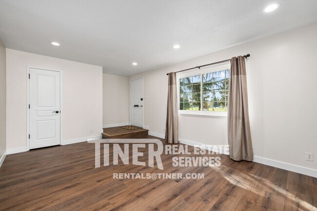 Photo - Oak Knoll 3 Bedroom Townhome- Available MO...