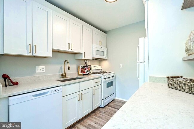 Building Photo - 8000 Le Havre Pl Unit 12