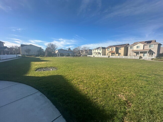 Photo - Charming 3 bedroom, 2.5 bath house!