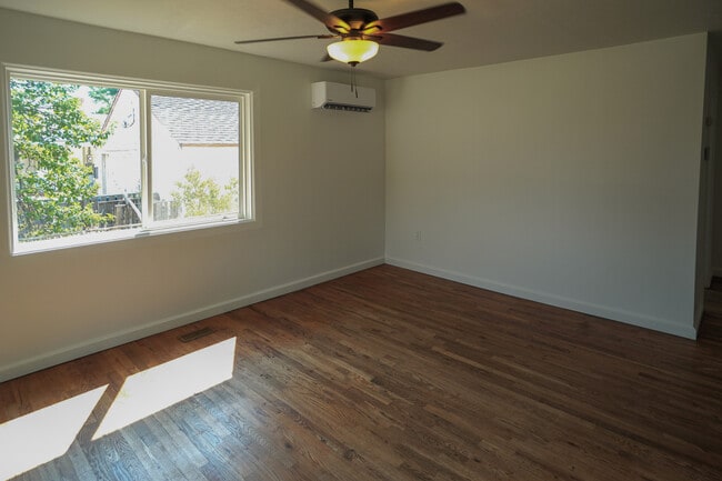 Photo - 4213 W Clark St