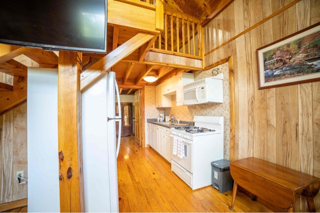 Photo - 496 Pearl Ln