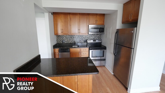 Photo - 429 W Wellington Ave Unit 13G