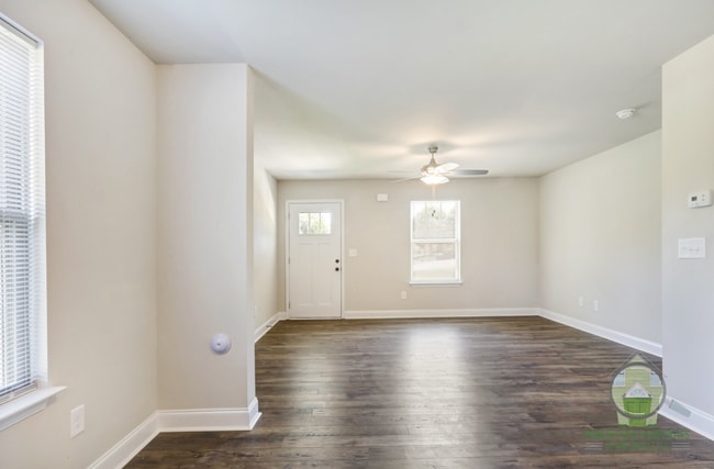 Photo - 111 Sitton Dr