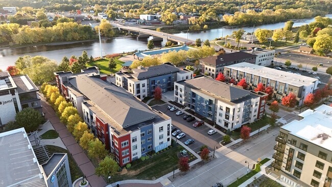 Building Photo - Riverfront Terrace Rental