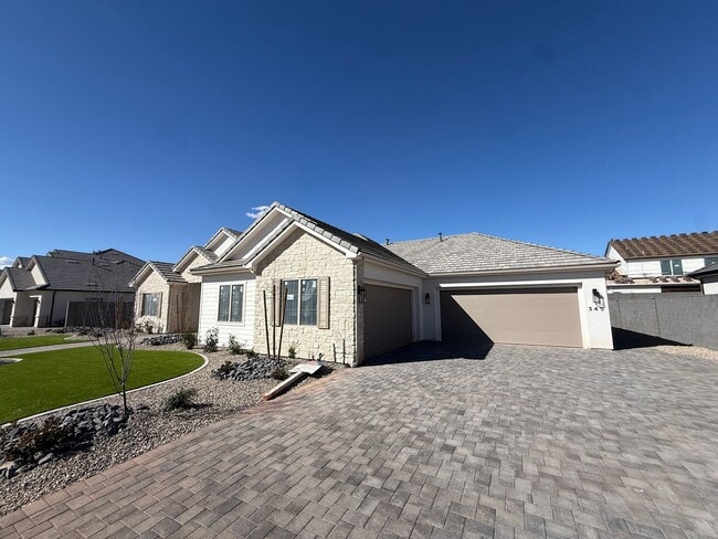 Photo - Beautiful single story with 4 bedrooms next to Crimson High School