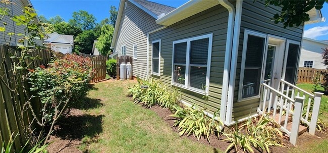 Photo - 102 Mcleod Dr
