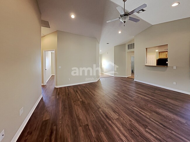 Photo - 315 Morningview Dr