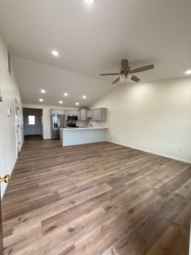 Photo - 3032-MF3-E4 Unit B