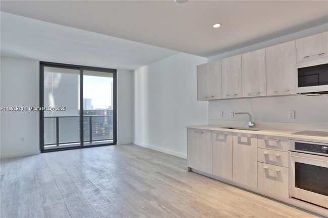 Photo - 55 SW 9th St Unidad 1910