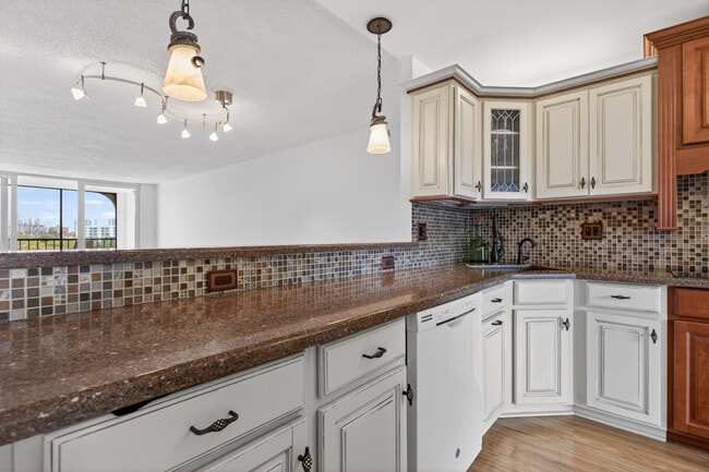 Photo - 1631 Riverview Rd Unit 504