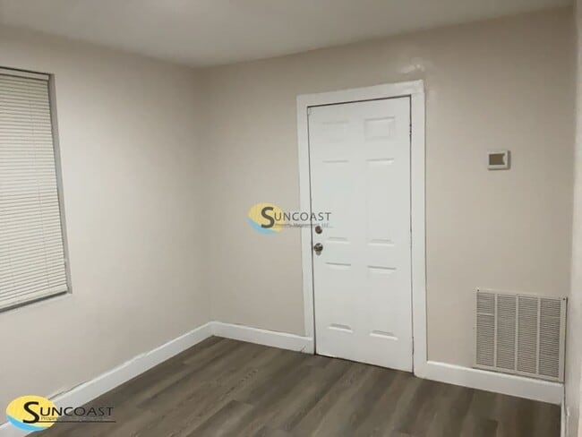 Photo - 3233 Rosselle St