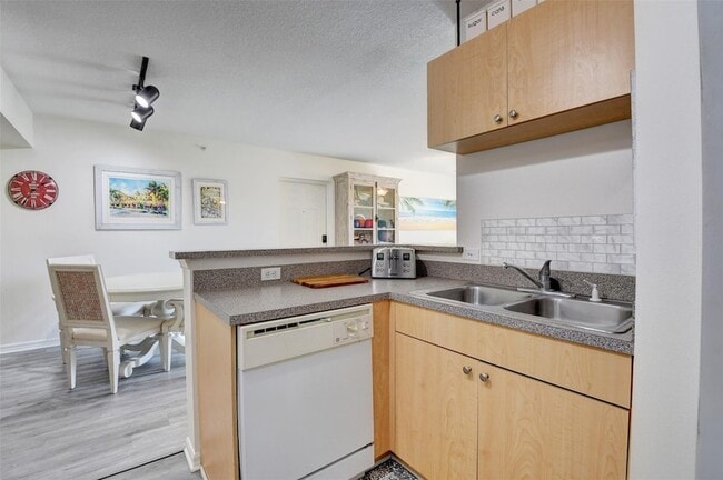 Photo - 704 Villa Cir Unit 704