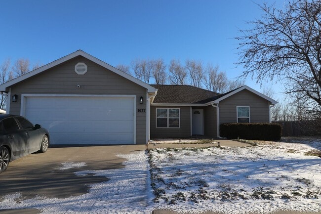 Photo - Spacious home for rent!