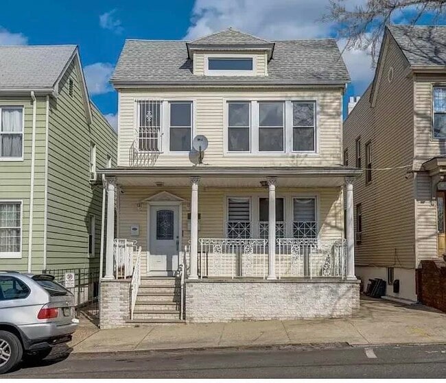 Building Photo - 270 Stevens Ave