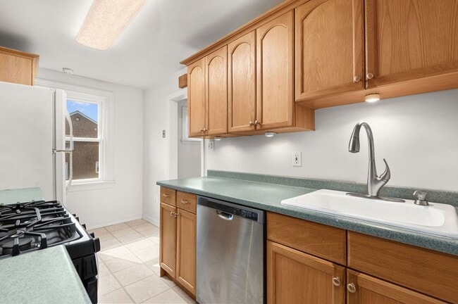 Photo - FIRST MONTH FREE* Twin home with new carpe...