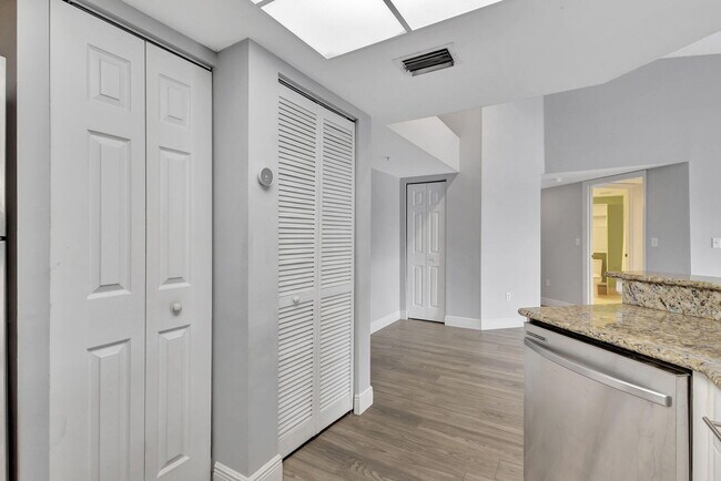Photo - 600 Crestwood Ct N Unit 609