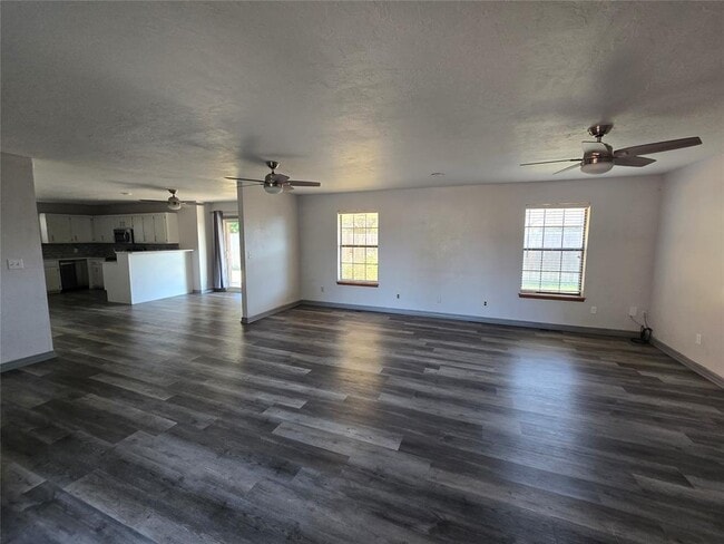 Photo - 3420 Kings Way