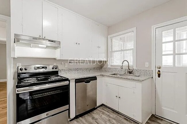 Photo - 219 S Holly St