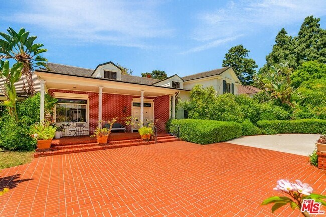 701 Sierra Dr