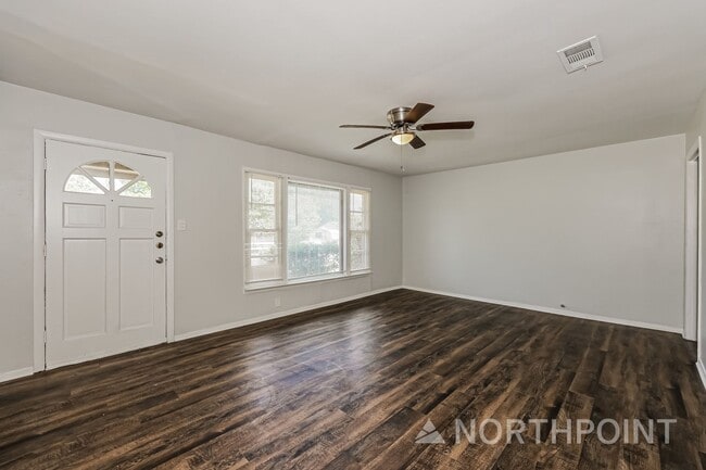 Photo - 3 BR/1BA | Updated Single Family Home | Fenced backyard| In Cleburne!