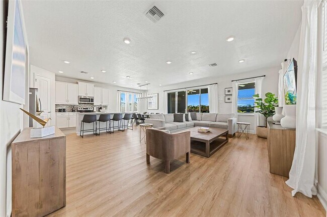 Photo - 284 Southfield St