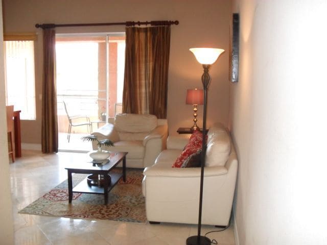 Building Photo - Meridian Luxury Top-Floor Condo with amazi...