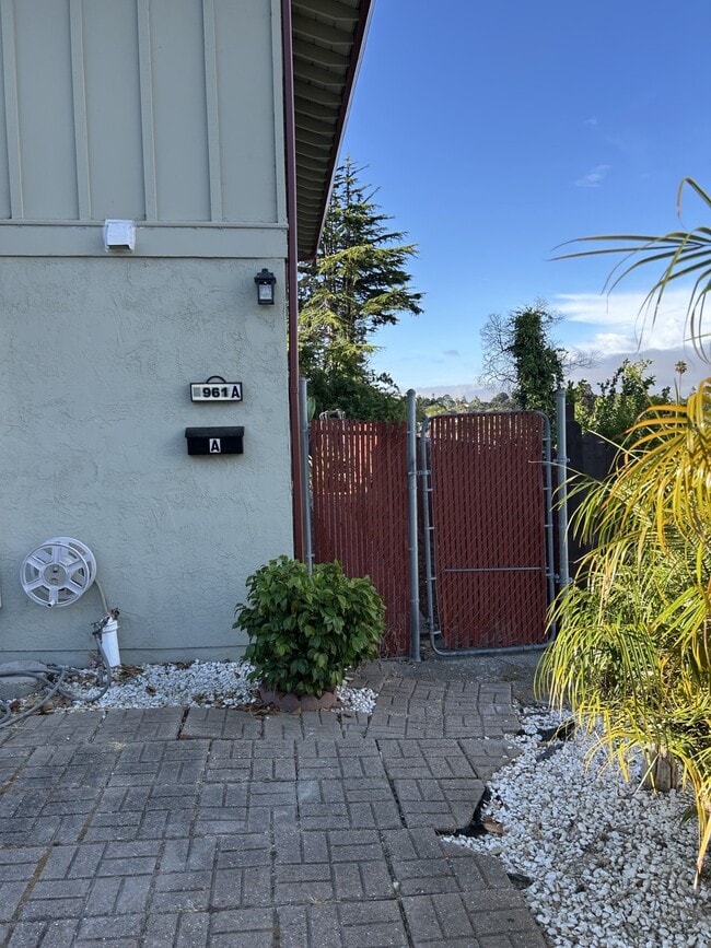 Photo - 961 Barkley Ct Unidad A