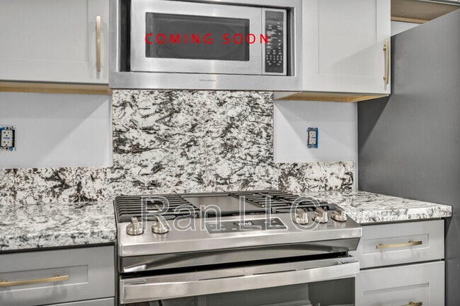 Photo - 952 Haskell St