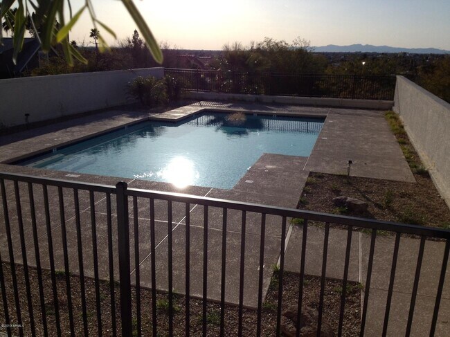 Photo - 1502 E Dunlap Ave