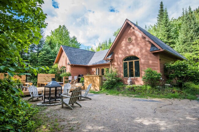 Photo - 60 Chem. de la Paroi-Rocheuse Unit ID1061548P