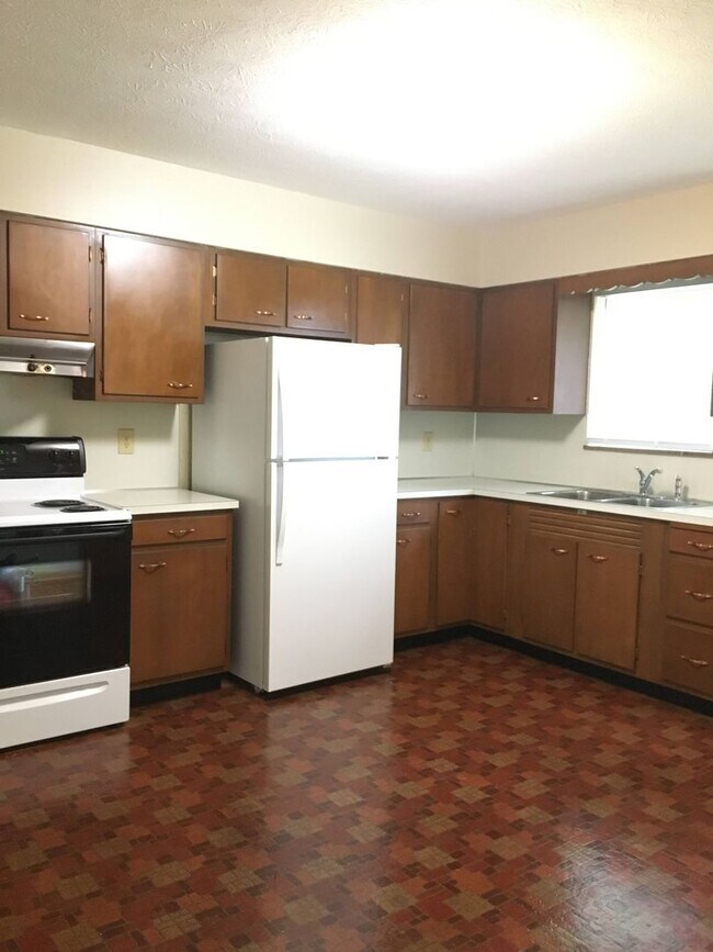 Photo - 2 Bedroom Brick Home in Belpre!