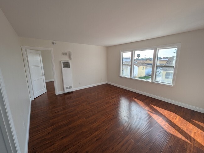 Photo - 1051 E Hyde Park Blvd Unit 1053