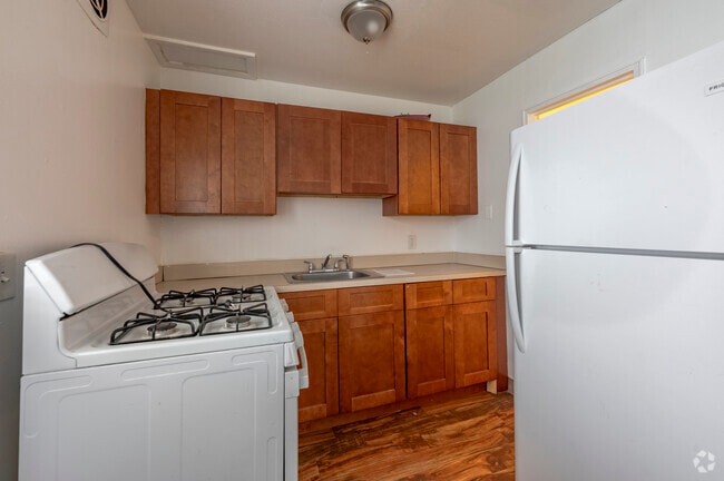 2BR, 1.5BA - 1,016SF - Kitchen - Georgetown Apartments