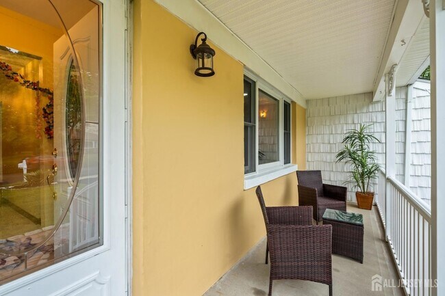 16 London Dr