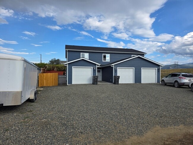 Building Photo - 285 S Helena Ave