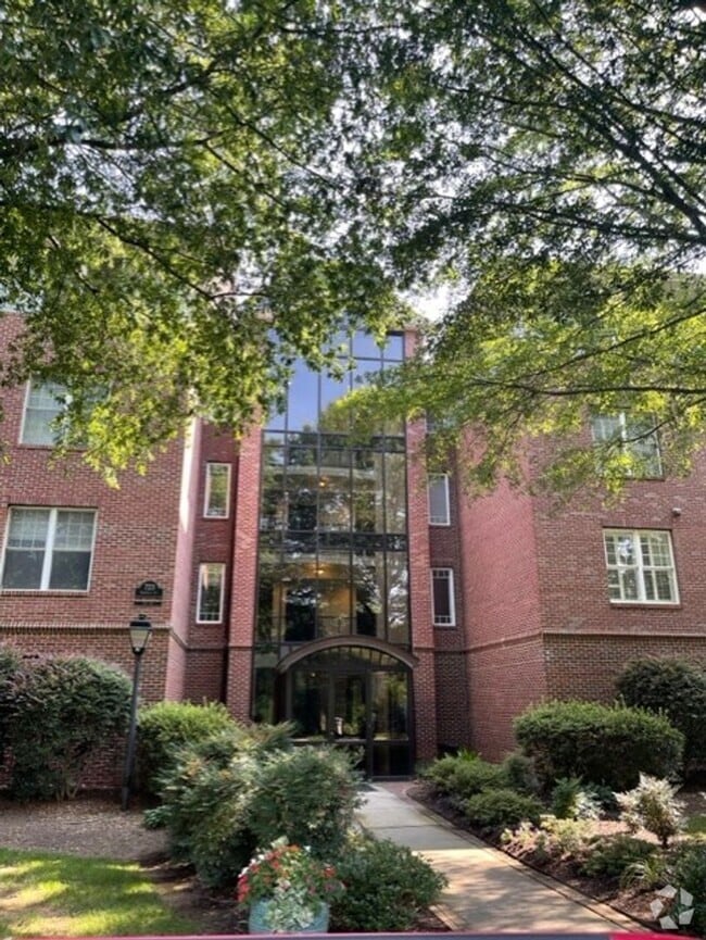 Building Photo - Live in the Heart of Historic Dilworth – W... Rental