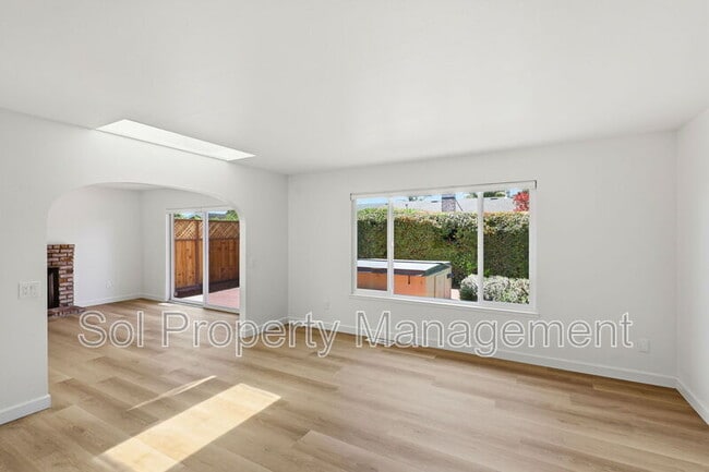 Photo - 905 Pellegrini St