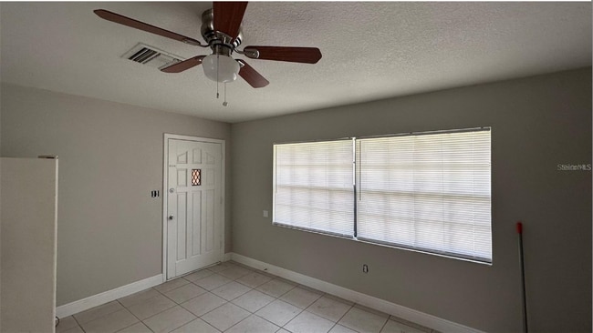 Photo - 210 N Lone Oak Dr