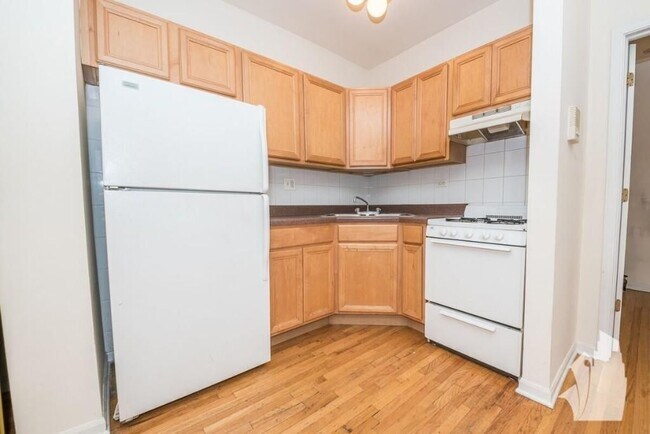 Photo - 910 W Dakin St