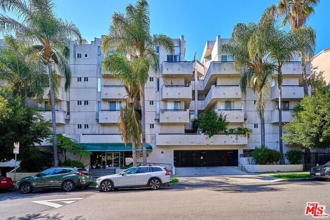 Building Photo - 525 S Berendo St Unit 105 Rental