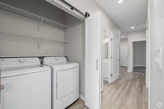 1BR, 1.5BA - 980SF - Washer/Dryer
