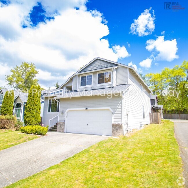 Building Photo - Beautiful 4 Bedroom! Rental