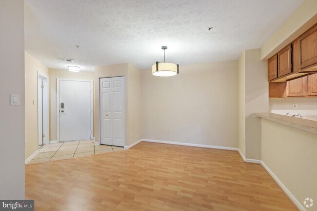 Building Photo - 12200 Eagles Nest Ct Unit F Rental