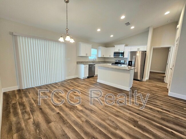 Photo - 661 E Vercelli Ln