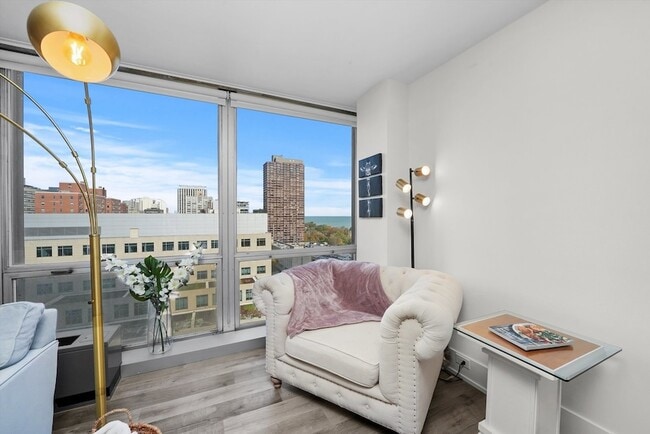 Photo - 330 W Diversey Pkwy Unidad 1606