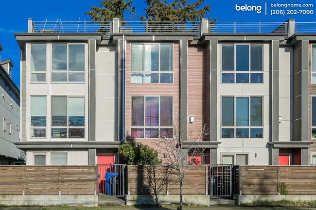 Photo - 504 N 105th St